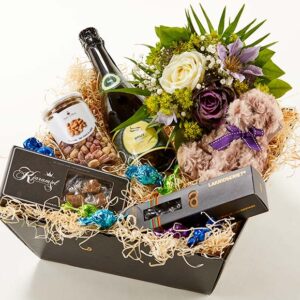 Blomstrende barselskurv - dreng - Send blomster med Bloomit