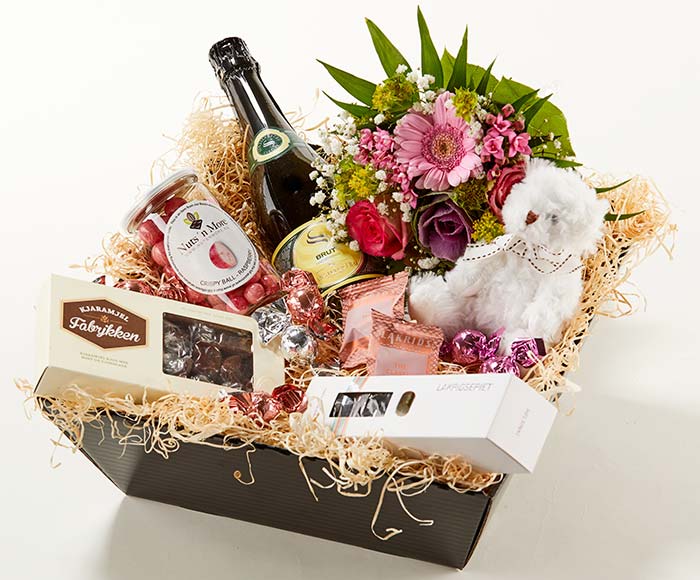 Blomstrende barselskurv - pige - Send blomster med Bloomit