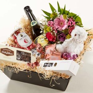 Blomstrende barselskurv - pige - Send blomster med Bloomit