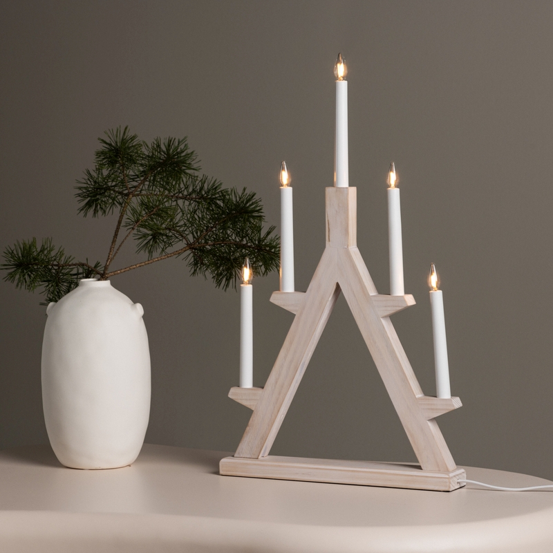 Ceduna - Lysestage i lyst træ med 5 Led lys, bredde 60 cm.