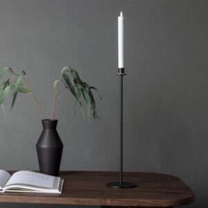 Delero - Lysestage i sort metal med LED lys, højde 60 cm.