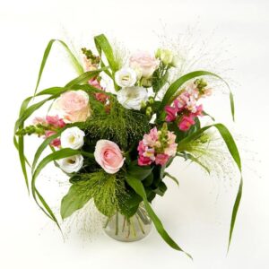 Luftig buket, floristens valg - Send blomster med Bloomit