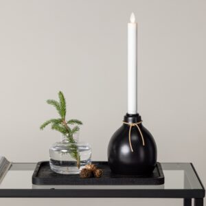 Luzz - Lysestage i sort plast med LED lys, 12 x 32 cm.