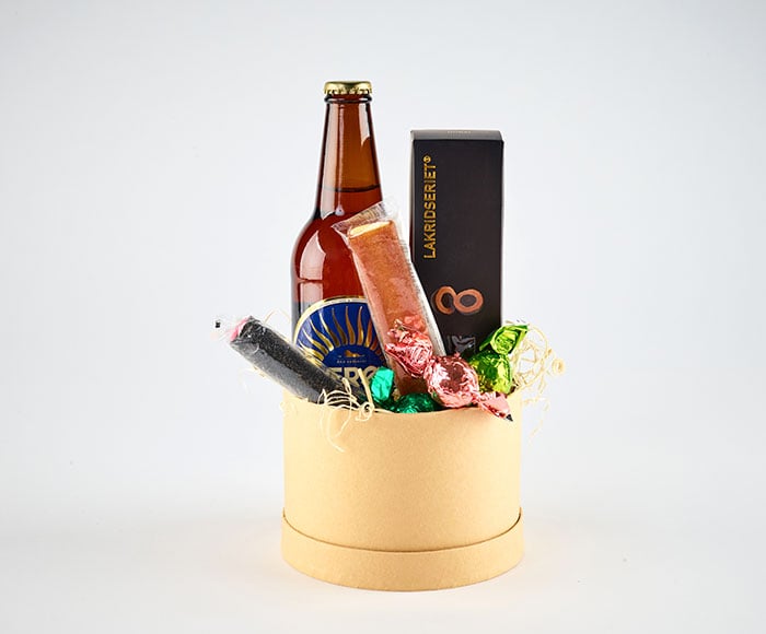 Øl og sødt i æske - Send blomster med Bloomit