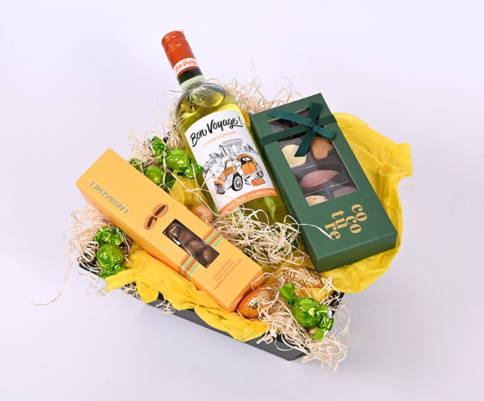Påskekurv med alkoholfri hvidvin - Send blomster med Bloomit